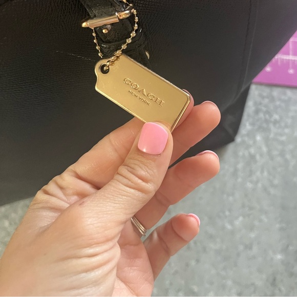 COACH- turnlock tote - Picture 4 of 8